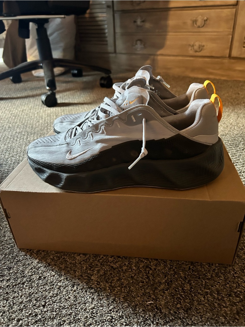 Nike men’s AVA Rover size 10